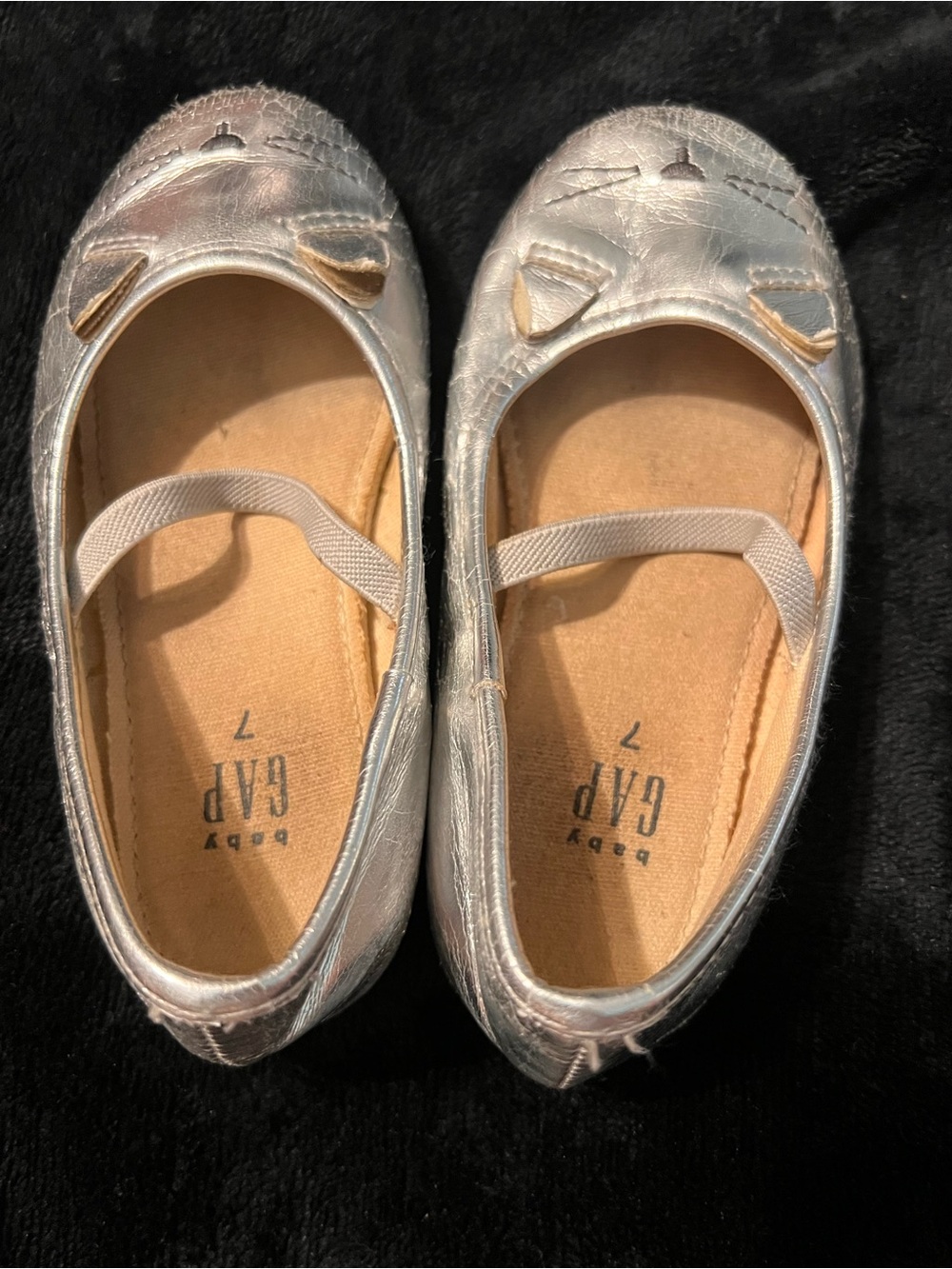 Baby Gap size 7 slip on cat